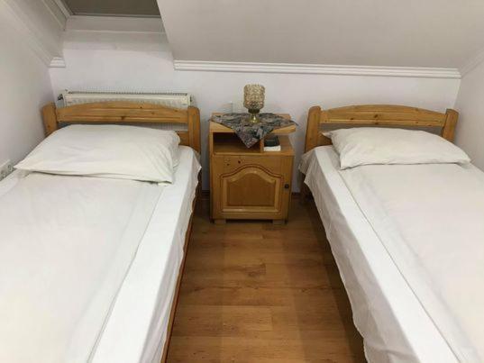 Bed and Breakfast Engi Panzio Ocna de Sus Екстер'єр фото